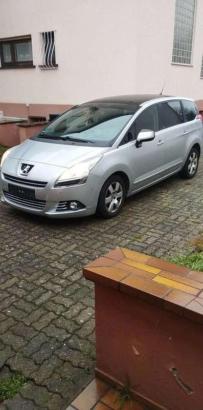 Gebraucht Peugeot 5008 Active 114 PS (83 kW) 2012 Kombi