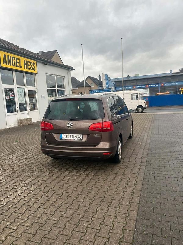 Gebraucht VW Sharan 140 PS (102 kW) 2012 Braun Van / Kleinbus
