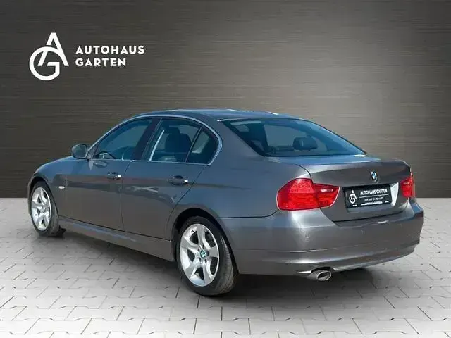 Gebraucht BMW 320 Exclusive 184 PS (135 kW) 2011 Grau Limousine