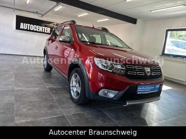 Rot Gebraucht 2020 Dacia Sandero Prestige Kleinwagen | 8.900 € (Guter Preis) - Bild 1/4