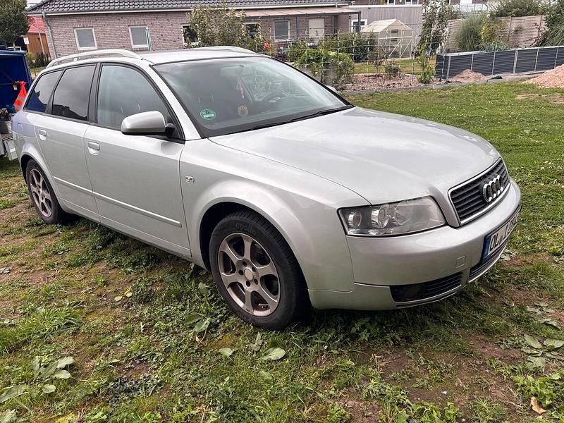 Silber Gebraucht 2005 Audi A4 Kombi | 2.100 € (Guter Preis) - Bild 1/4