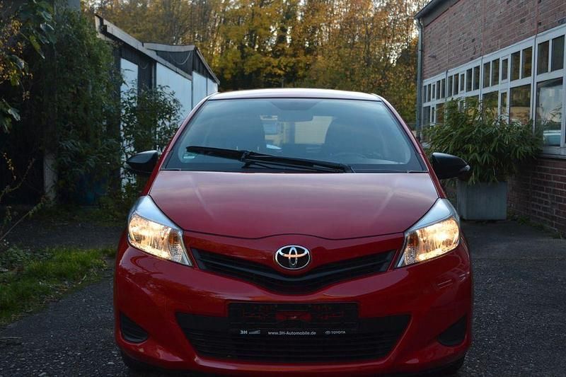 Rot Gebraucht 2012 Toyota Yaris Kleinwagen | 5.770 € (Fairer Preis) - Bild 1/4