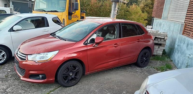 Rot Gebraucht 2012 Citroën C4 Limousine | 2.900 € - Bild 1/4