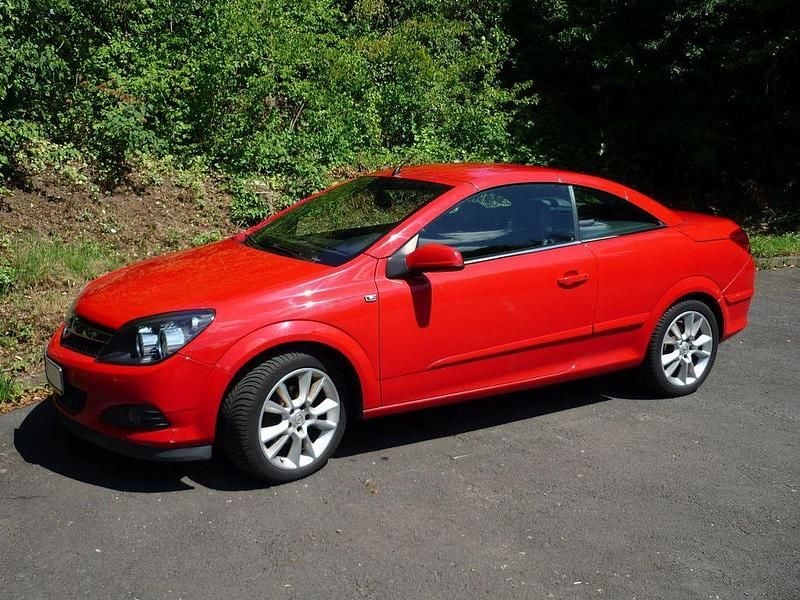 Rot Gebraucht 2006 Opel Astra Cabriolet Cosmo Cabrio | 1.390 € (Superpreis) - Bild 1/4