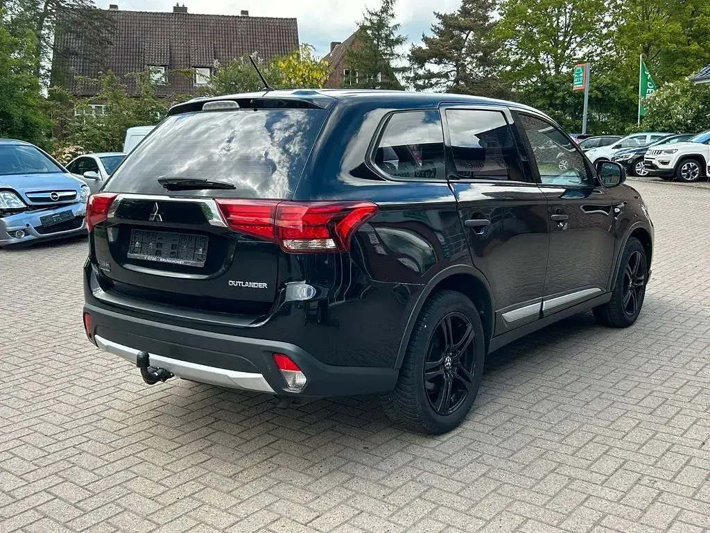 Gebraucht Mitsubishi Outlander Basis 150 PS (110 kW) 2017 Schwarz SUV
