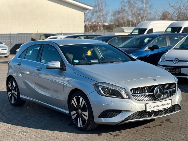 Silber Gebraucht 2014 Mercedes A200 AMG line Limousine | 12.999 € (Fairer Preis) - Bild 1/4