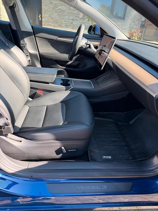 Second-hand Tesla Model 3 239 kW (325 CP) 2022 Albastru Berlinǎ
