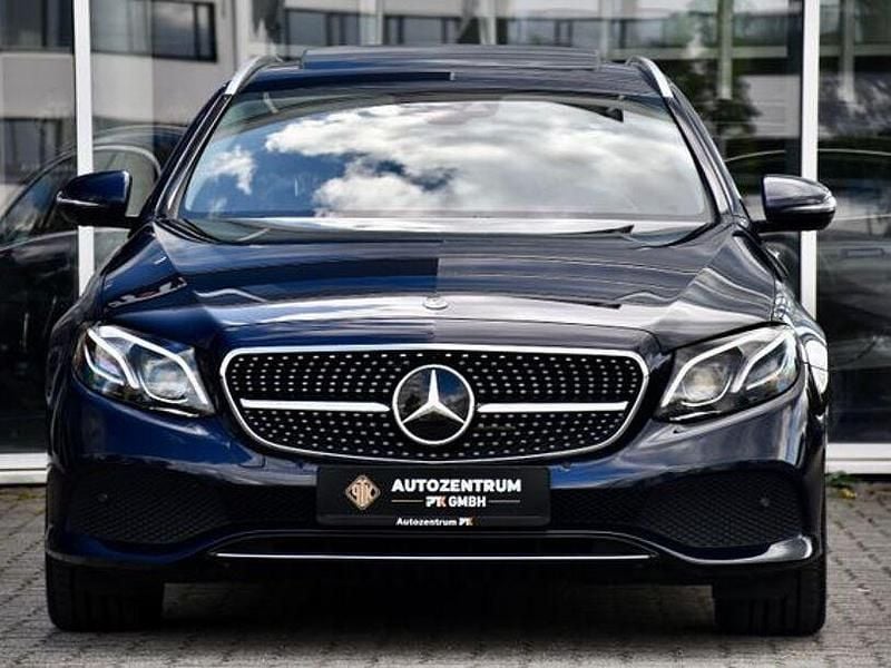 Second-hand Mercedes E220 194 CP (142 kW) 2017 Albastru Berlinǎ