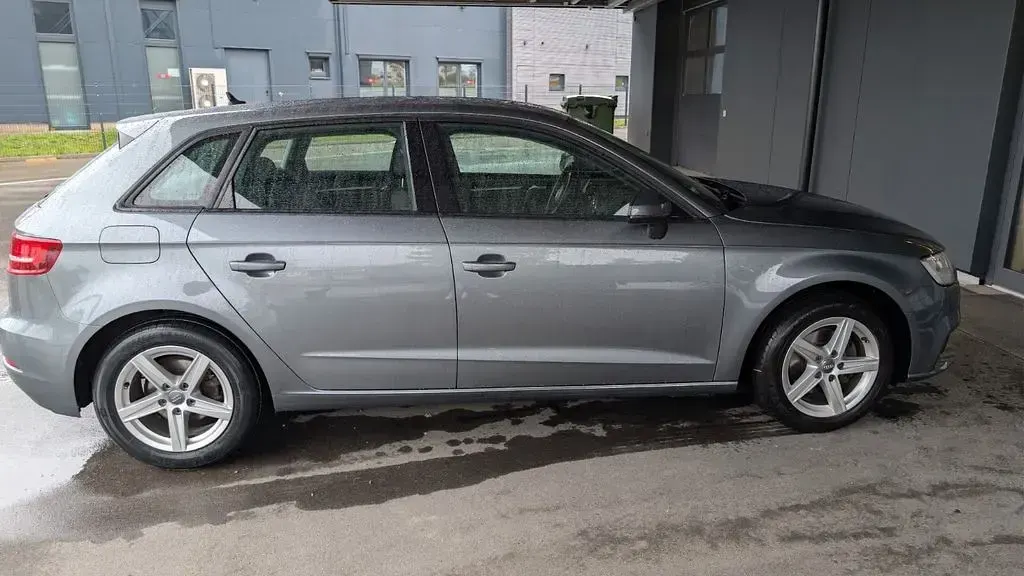 Gebraucht Audi A3 150 PS (110 kW) 2019 Grau Limousine