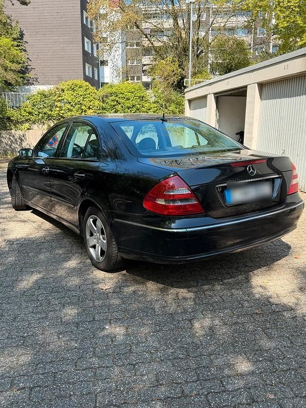 Gebraucht Mercedes E240 177 PS (130 kW) 2005 Schwarz Limousine