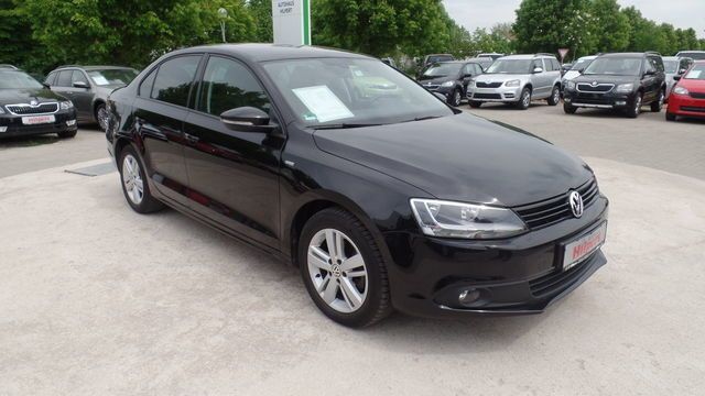 Gebraucht VW Jetta Match 105 PS (77 kW) 2013 Schwarz metallic Limousine