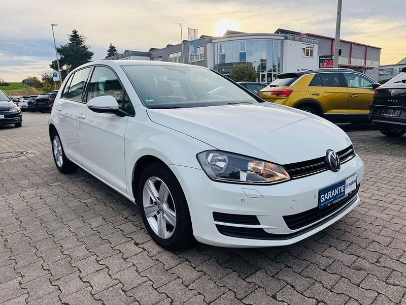 Weiß Gebraucht 2014 VW Golf VII Limousine | 11.970 € (Fairer Preis) - Bild 1/4