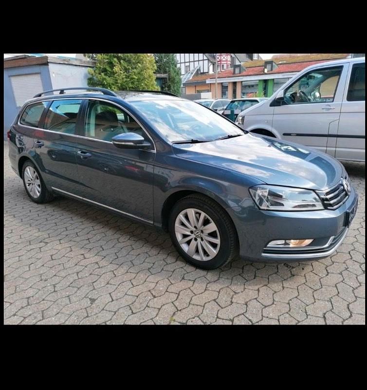 Grau Gebraucht 2011 VW Passat Kombi | 6.800 € (Fairer Preis) - Bild 1/3