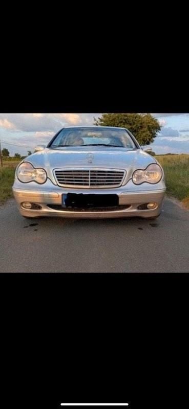 Silber Gebraucht 2002 Mercedes C200 Limousine | 1.950 € - Bild 1/4