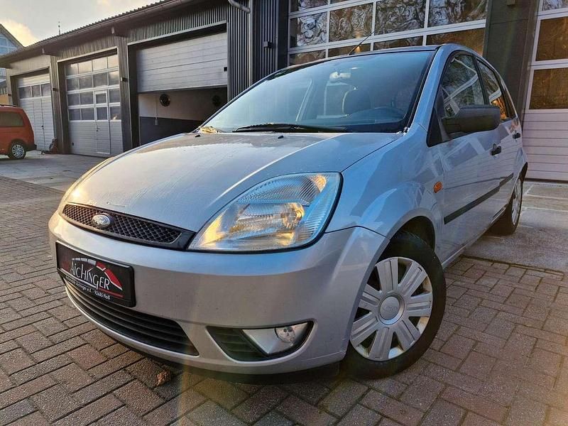 Silber Gebraucht 2004 Ford Fiesta Futura Kleinwagen | 1.999 € (Teuer) - Bild 1/4