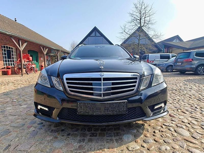 Gebraucht Mercedes E350 AMG line 231 PS (169 kW) 2010 Obsidianschwarz  metalliclack Kombi
