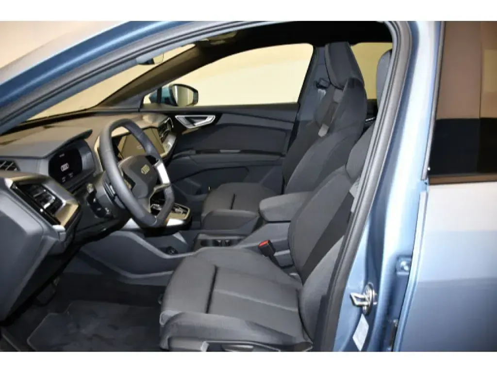 Gebraucht Audi e-tron Ambiente 210 kW (286 PS) 2025 Geysirblau metallic (metallic) SUV
