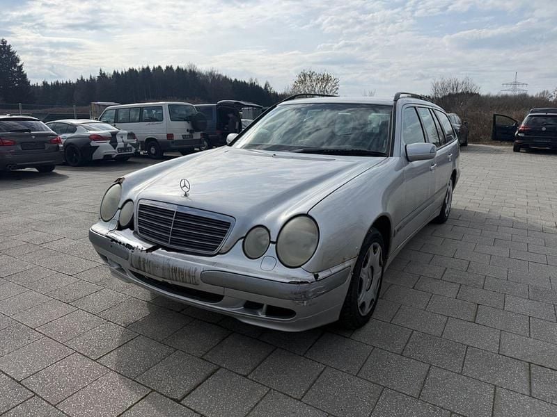 Gebraucht Mercedes E320 Classic 224 PS (164 kW) 2002 Silber Kombi