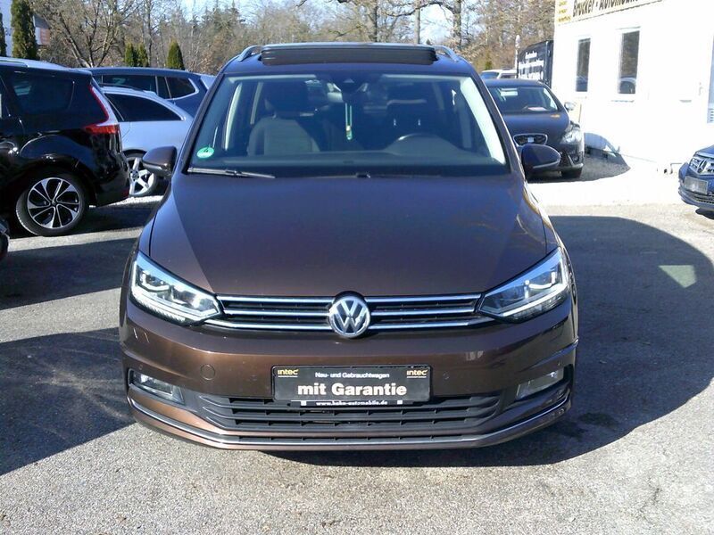 Braun Gebraucht 2015 VW Touran Highline Van / Kleinbus | 16.999 € (Fairer Preis) - Bild 1/4