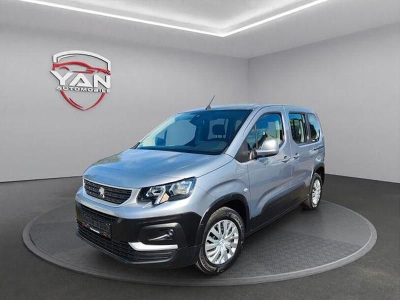 Grau Gebraucht 2020 Peugeot Rifter Active Van / Kleinbus | 16.490 € (Guter Preis) - Bild 1/4