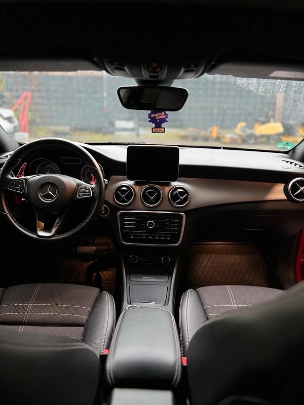 Gebraucht Mercedes CLA220 Shooting Brake 177 PS (130 kW) 2016 Rot Kombi