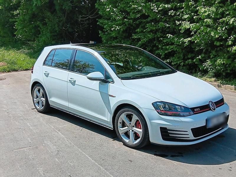 Weiß Gebraucht 2017 VW Golf VII GTI Limousine | 18.799 € - Bild 1/4