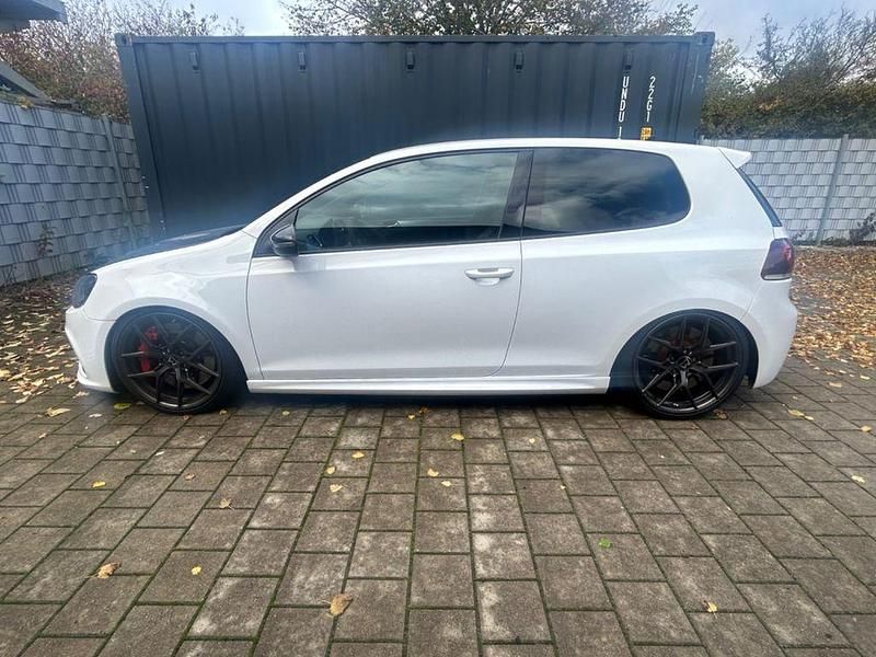Weiß Gebraucht 2010 VW Golf VI R Limousine | 14.290 € - Bild 1/4