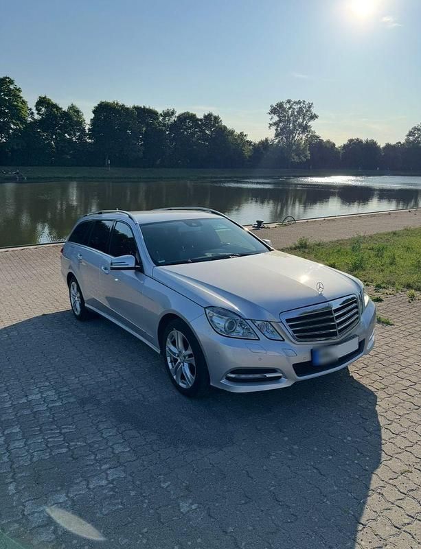 Gebraucht Mercedes E220 Avantgarde 170 PS (125 kW) 2012 Silber Limousine