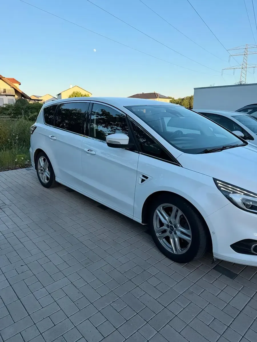 Gebraucht Ford S-MAX Titanium 209 PS (153 kW) 2016 Weiß Van / Kleinbus