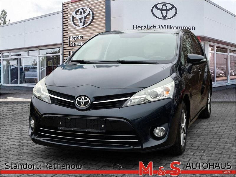 Titaniumblau mica metallic Gebraucht 2015 Toyota Verso Skyview Edition Van / Kleinbus | 14.750 € (Fairer Preis) - Bild 1/4