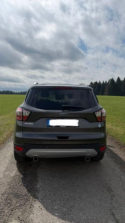 Gebraucht Ford Kuga Titanium 150 PS (110 kW) 2017 Grau SUV