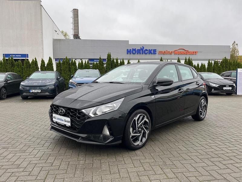 Phantom black Gebraucht 2021 Hyundai i20 Trend Kleinwagen | 13.490 € (Guter Preis) - Bild 1/3