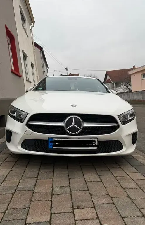 Gebraucht Mercedes A200 163 PS (119 kW) 2018 Weiß Limousine