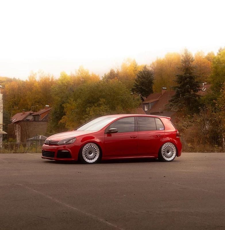 Rot Gebraucht 2011 VW Golf VI R Kleinwagen | 20.250 € - Bild 1/4