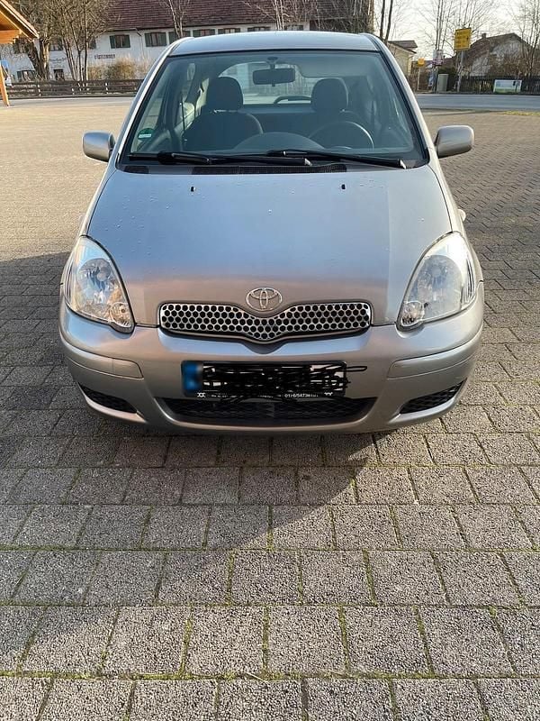 Gebraucht Toyota Yaris 65 PS (47 kW) 2003 Grau Kleinwagen