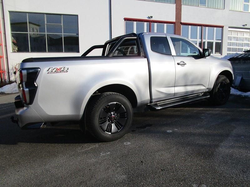Gebraucht Isuzu D-Max 163 PS (119 kW) 2022 Grau Pickup