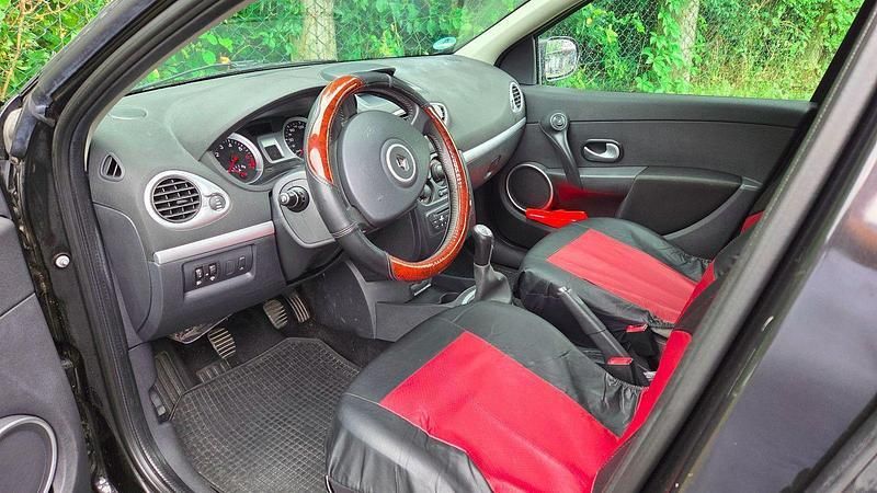 Schwarz Gebraucht 2009 Renault Clio GrandTour Dynamique Kombi | 2.150 € (Fairer Preis) - Bild 1/4