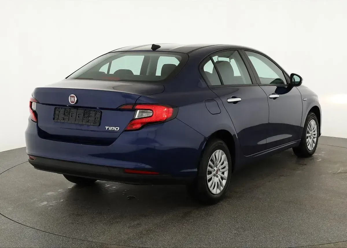 Neu Fiat Tipo Easy 131 PS (96 kW) 2025 Vento blau metallic Limousine