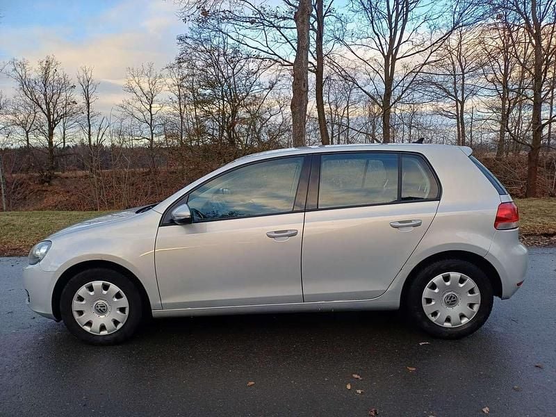 Gebraucht VW Golf VI 105 PS (77 kW) 2011 Silber Kleinwagen