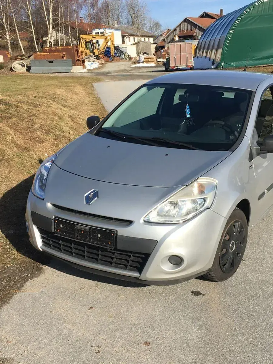 Gebraucht Renault Clio 75 PS (55 kW) 2012 Silber Kleinwagen