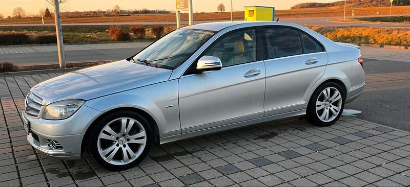 Silber Gebraucht 2007 Mercedes C200 Limousine | 7.000 € (Etwas zu teuer) - Bild 1/4