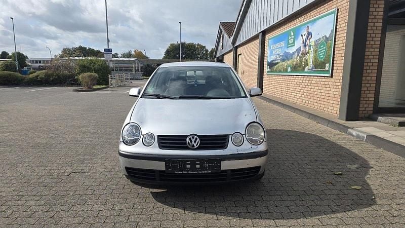 Gebraucht VW Polo Basis 75 PS (55 kW) 2002 Silber Kleinwagen