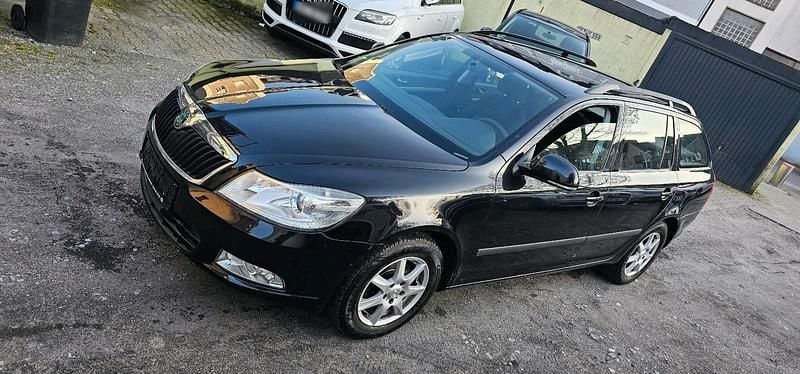 Gebraucht Skoda Octavia 105 PS (77 kW) 2011 Schwarz Kombi