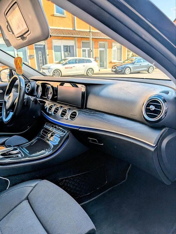 Gebraucht Mercedes E350 AMG 258 PS (189 kW) 2017 Schwarz Limousine