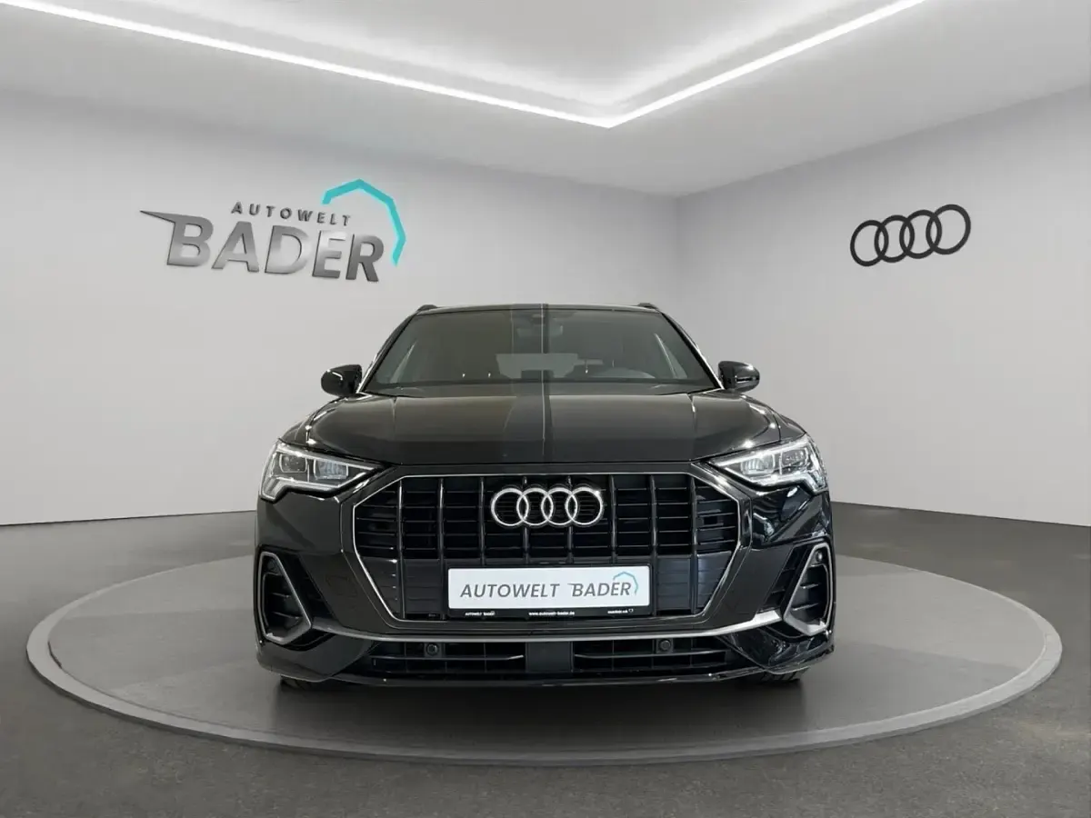 Gebraucht Audi Q3 S-Line 150 PS (110 kW) 2023 Mythosschwarz metallic SUV