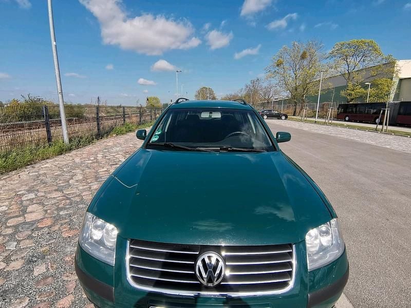 Usata VW Passat 101 CV (74 kW) 2001 Verde Station wagon