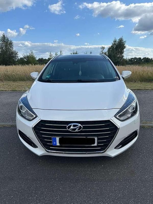 Gebraucht Hyundai i40 Premium 141 PS (103 kW) 2017 Weiß Kombi