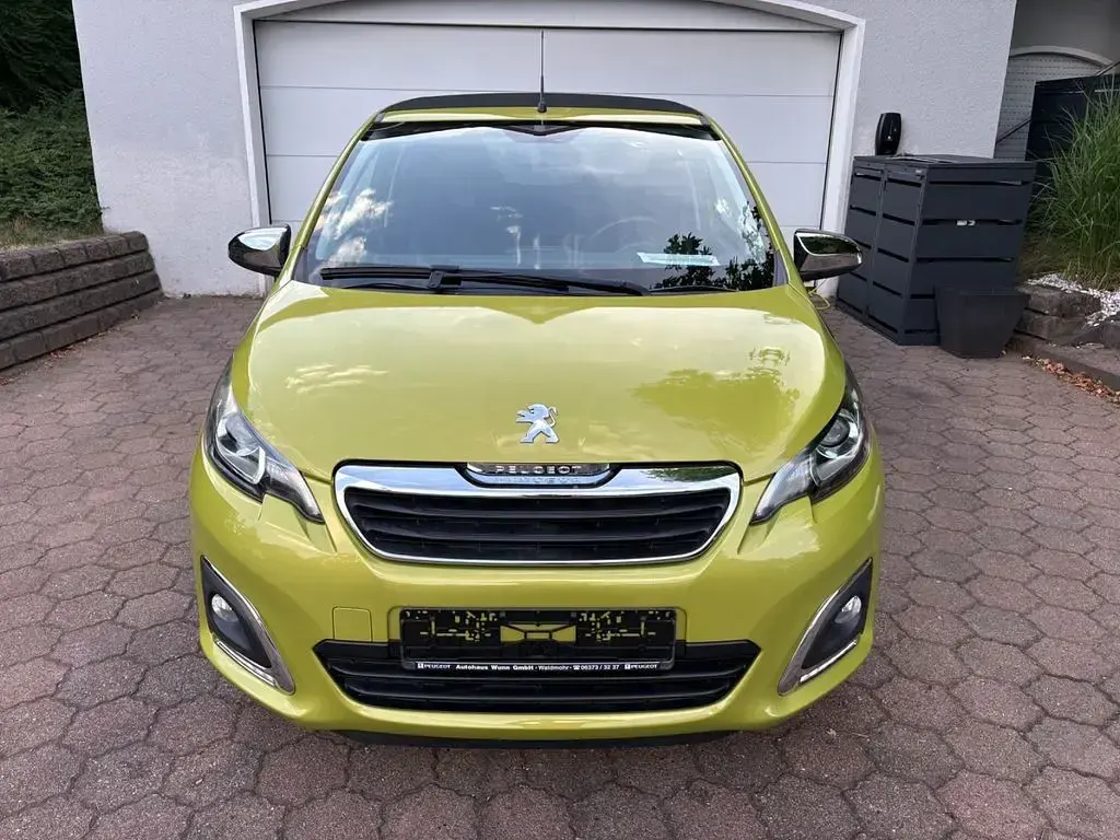 Gebraucht Peugeot 108 Allure 72 PS (52 kW) 2018 Grün Limousine