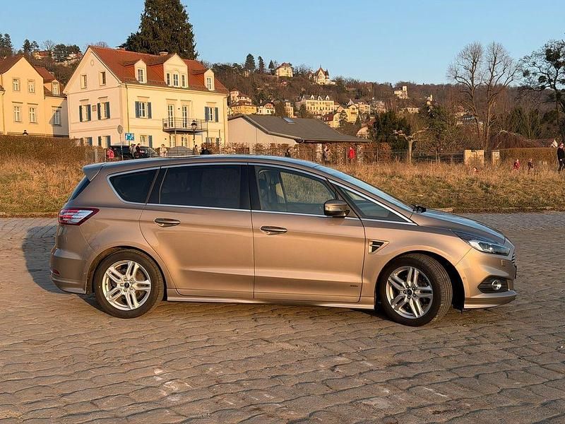 Gebraucht Ford S-MAX S 179 PS (131 kW) 2018 Silber Van / Kleinbus