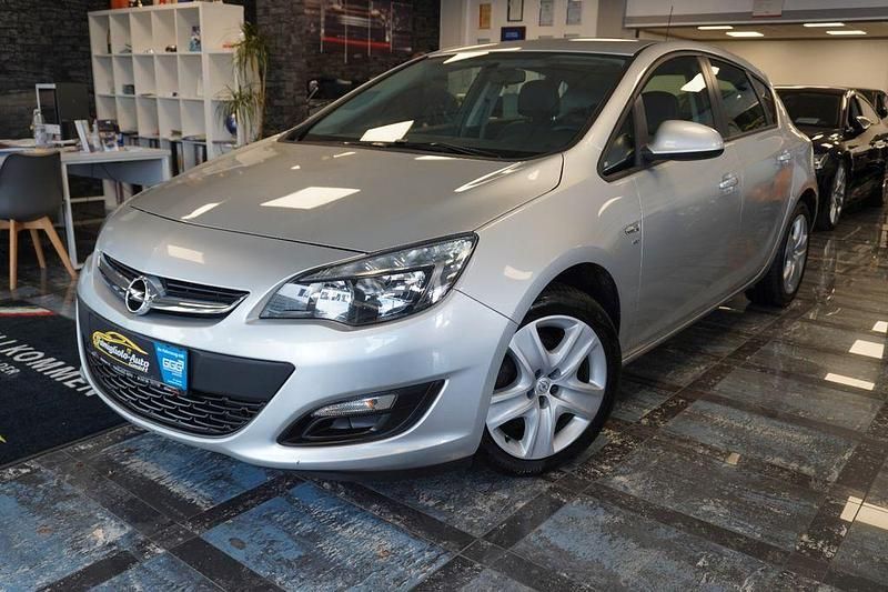 Gebraucht Opel Astra Energy 120 PS (88 kW) 2014 Silber Limousine